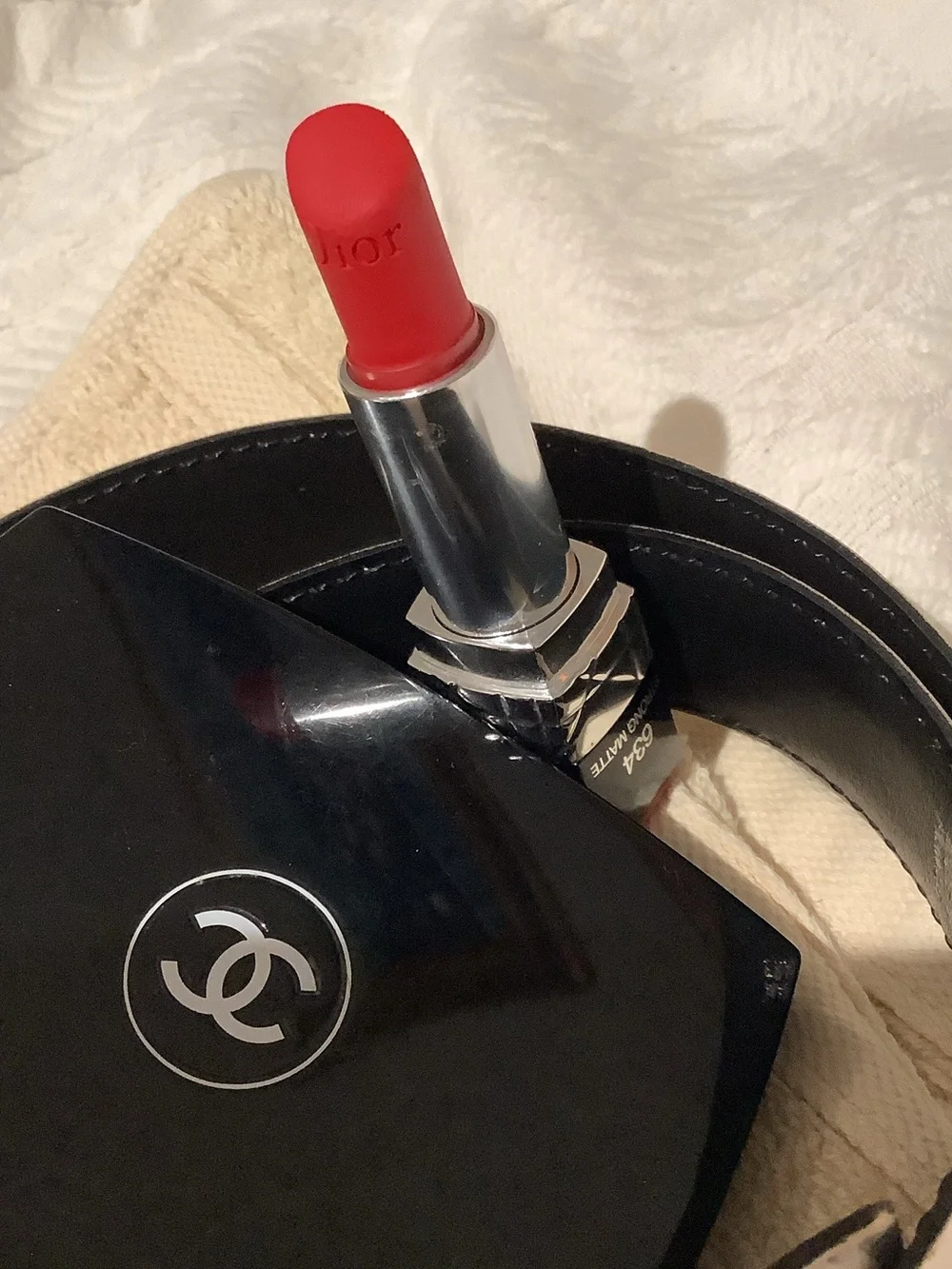 CHANEL Black Compact with Red Lipstick and White Gift Box